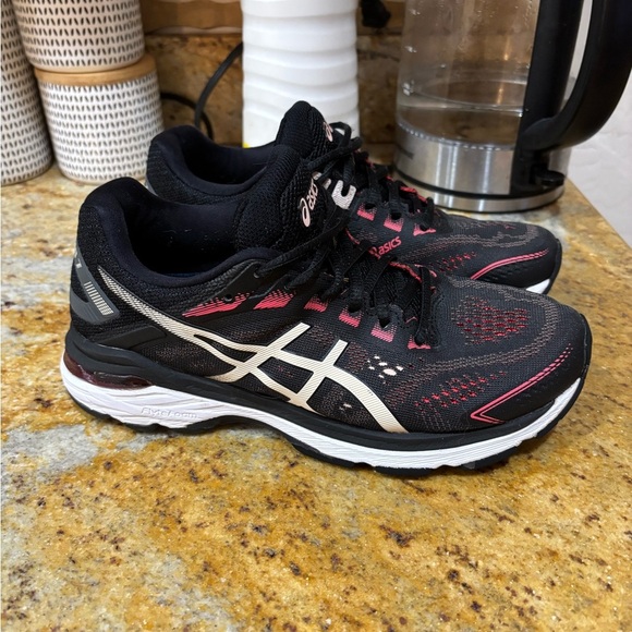 Asics Shoes - ASICS GT 2000 7 size 7